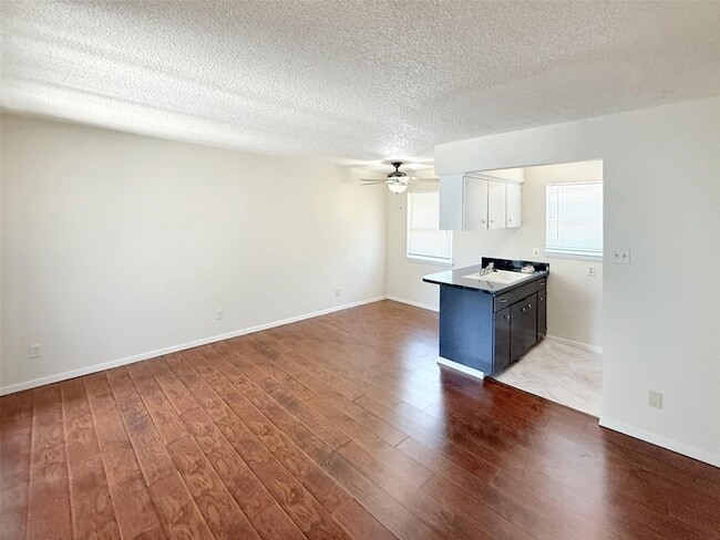 4811 Live Oak St, Unit 203 in Dallas, TX - Building Photo - Building Photo
