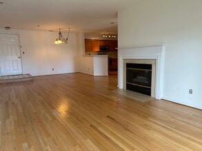 1100 Quaker Hill Dr, Unit 216 in Alexandria, VA - Building Photo - Building Photo