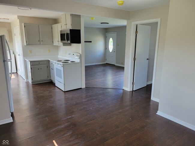 10570 Barmore Ave in Indianapolis, IN - Building Photo - Building Photo