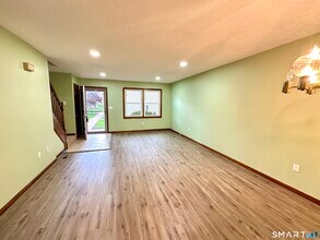 10 Windwood Dr in Windsor Locks, CT - Building Photo - Building Photo