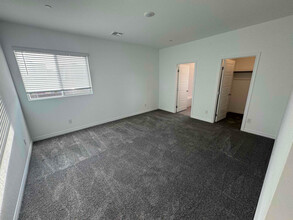 315 Robson Rdg Ln in Henderson, NV - Building Photo - Building Photo