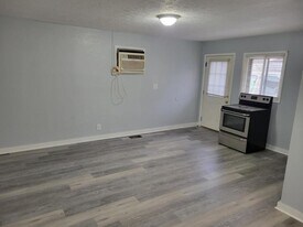 2101 S Smithville Rd in Dayton, OH - Building Photo