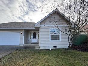 25212 Hunter Rd in Veneta, OR - Building Photo - Building Photo