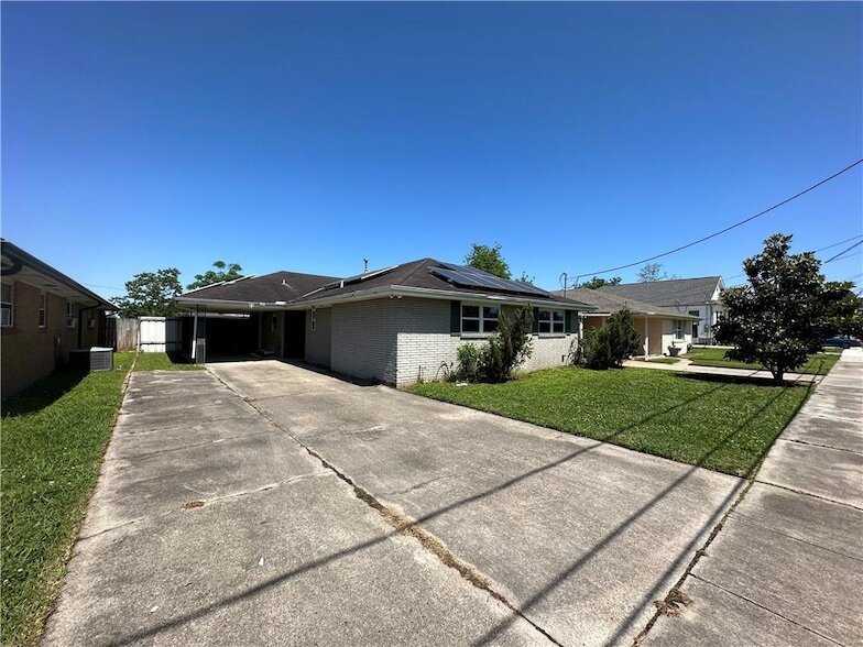 2118 Mehle St in Arabi, LA - Building Photo