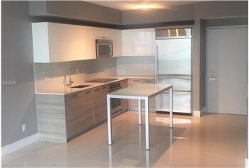 1300 Brickell Bay Dr-Unit -707 in Miami, FL - Building Photo - Building Photo