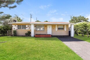 3681 NE 15th Terrace in Pompano Beach, FL - Building Photo