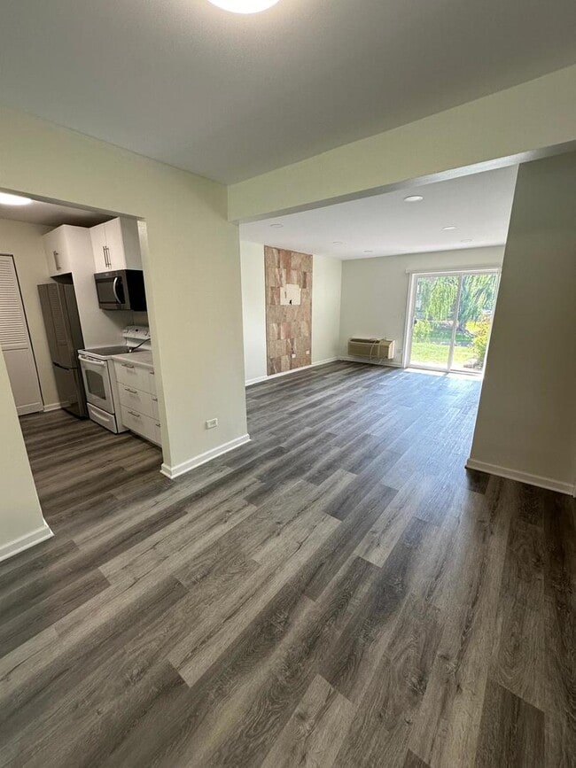 900 N Lakeside Dr in Vernon Hills, IL - Building Photo - Building Photo