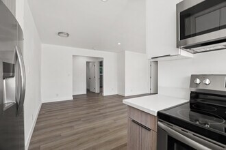 8777 Cadillac Ave, Unit 1 in Los Angeles, CA - Foto de edificio - Building Photo