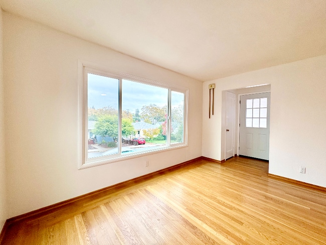 153 Edgemont Ave in Vallejo, CA - Foto de edificio - Building Photo