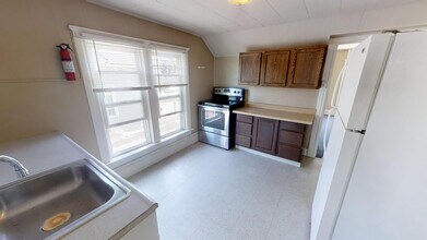 706 Emmet St-Unit -#4 in Ypsilanti, MI - Building Photo - Building Photo