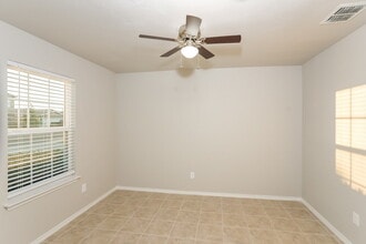 9847 Silver Mist Wy in San Antonio, TX - Building Photo - Building Photo