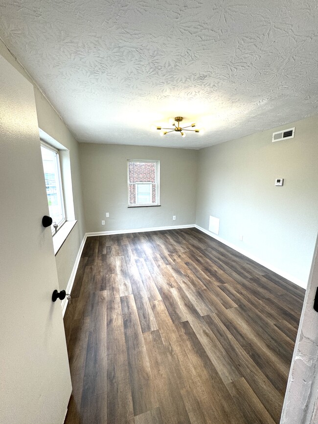 2992 W McMicken Ave, Unit 2 in Cincinnati, OH - Foto de edificio - Building Photo