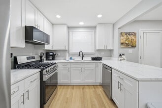 12804 W Playfield Dr in Midlothian, IL - Foto de edificio - Building Photo