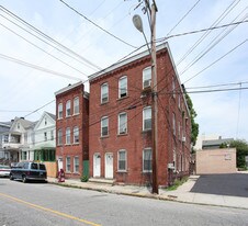 23 Tilley St in New London, CT - Building Photo