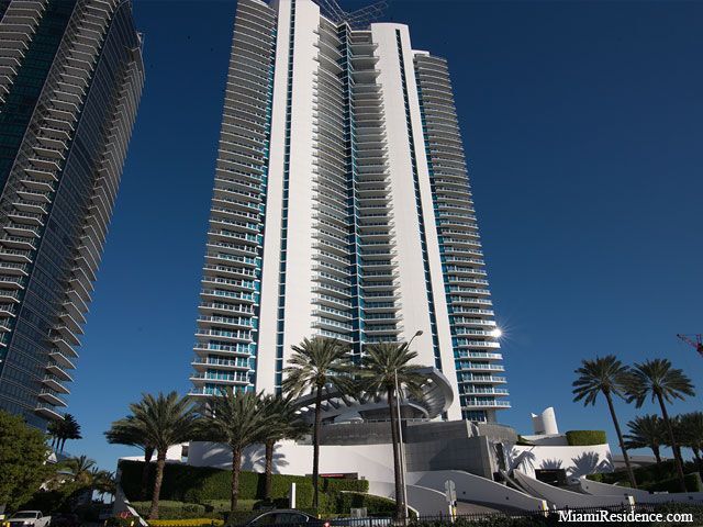 17001 Collins Ave, Unit 1006 in Sunny Isles Beach, FL - Foto de edificio - Building Photo