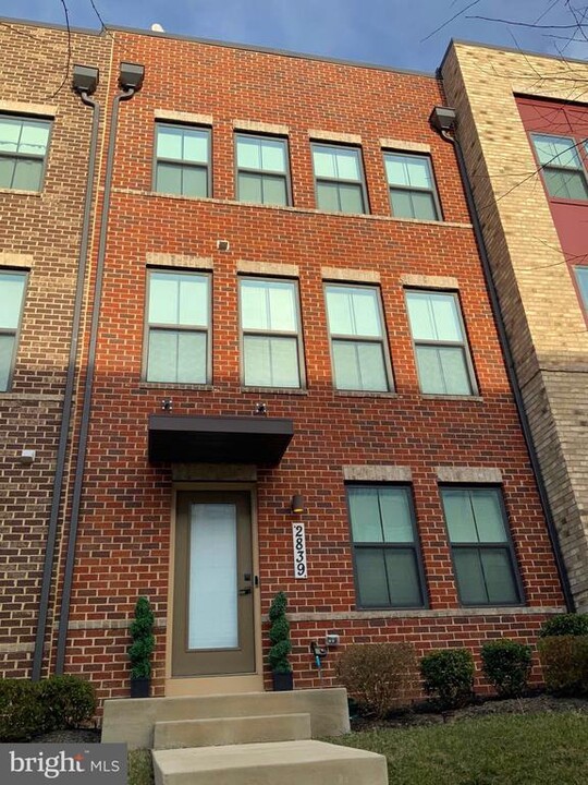 2839 Toles Park Dr in Hillcrest Heights, MD - Foto de edificio