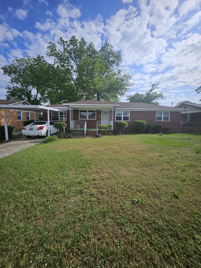 property at 118 E Walker St
