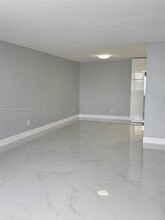 11755 SW 18th St in Miami, FL - Building Photo - Building Photo