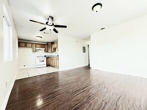 844 W 54th St in Los Angeles, CA - Building Photo - Building Photo