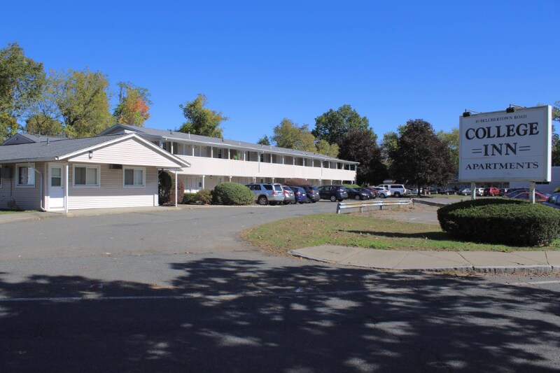 10 Belchertown Rd in Amherst, MA - Building Photo