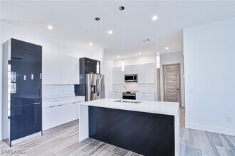 3206 SW 5th Ave in Cape Coral, FL - Building Photo - Building Photo