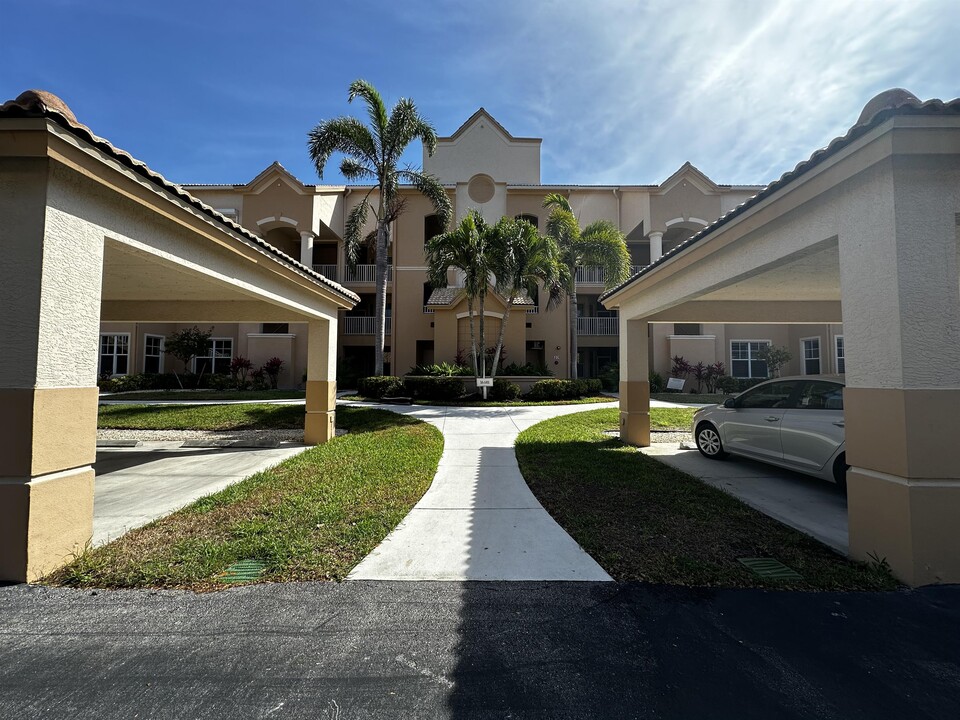 16481 Millstone Cir in Ft. Myers, FL - Foto de edificio