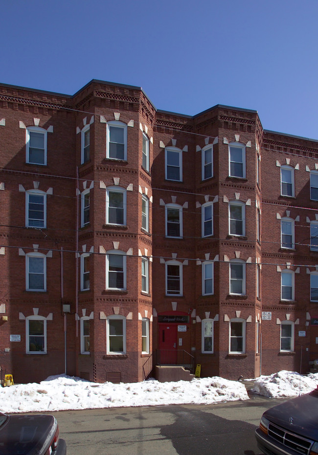 152 West St in Holyoke, MA - Foto de edificio - Building Photo