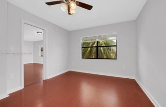 950 NW 11th St in Miami, FL - Building Photo - Building Photo