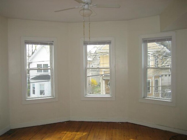 16 Kidder Ave, Unit 2 in Somerville, MA - Foto de edificio - Building Photo
