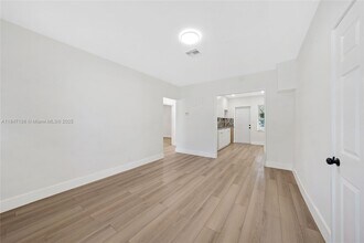 1021 NW 7th Ave in Fort Lauderdale, FL - Building Photo - Building Photo