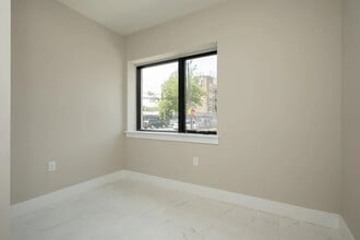 242 Beacon Ave, Unit 102 in Jersey City, NJ - Foto de edificio - Building Photo