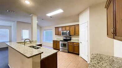 8210 Mossberg Dr in Arlington, TX - Building Photo - Building Photo