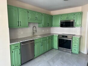 114 Pickett Ln in Cary, NC - Foto de edificio - Building Photo