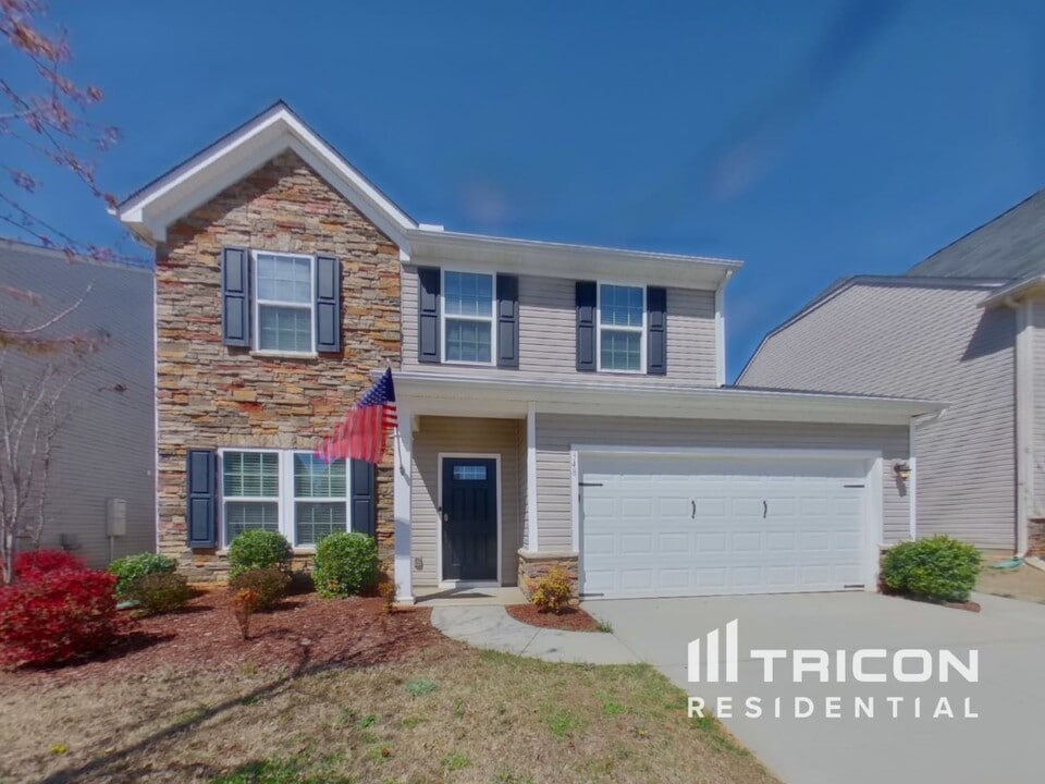 348 Bucklebury Rd in Greer, SC - Building Photo