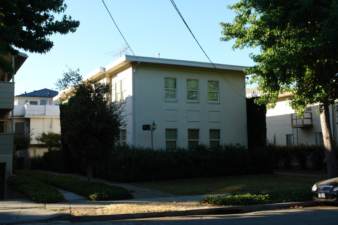 1215 Bellevue Ave in Burlingame, CA - Foto de edificio