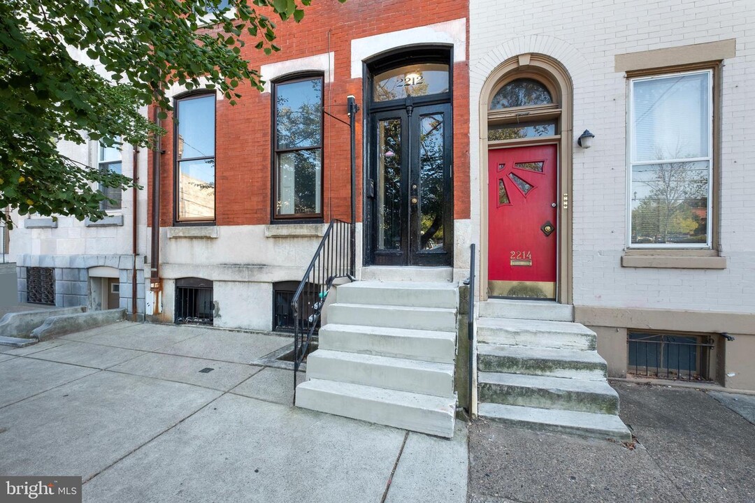 2212 Fairmount Ave, Unit 1 in Philadelphia, PA - Building Photo