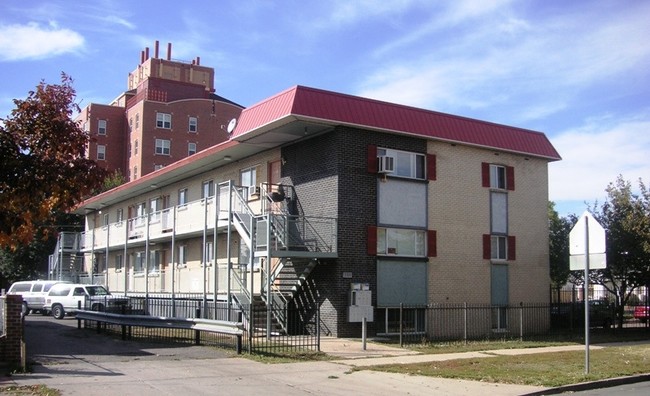 New Lafayette Apartments in Denver, CO - Foto de edificio - Building Photo