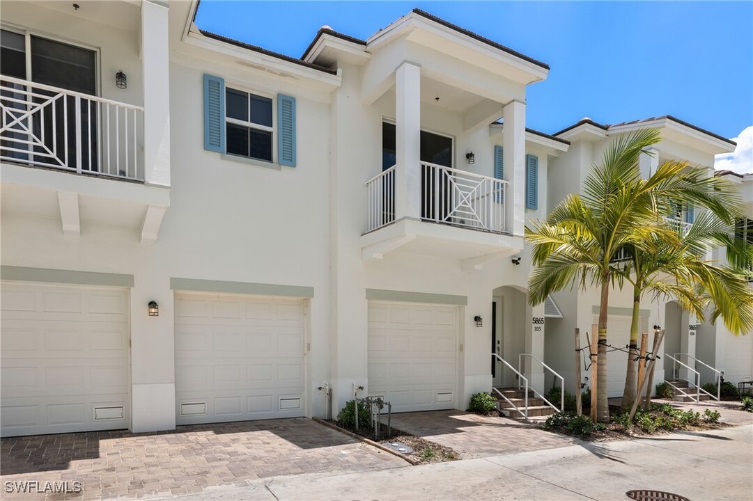 5865 Shell Cove Drive in Cape Coral, FL - Foto de edificio