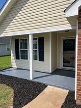 208 Strawbridge Ln in Bonaire, GA - Foto de edificio - Building Photo