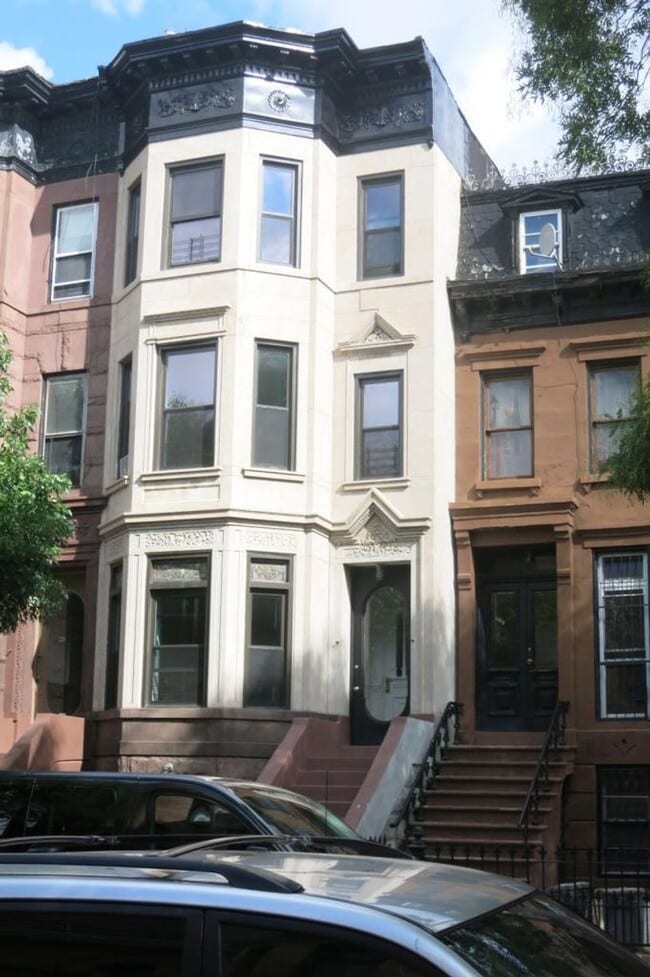 property at 233 Decatur St