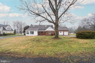 1688 Chain Bridge Rd in McLean, VA - Building Photo - Building Photo