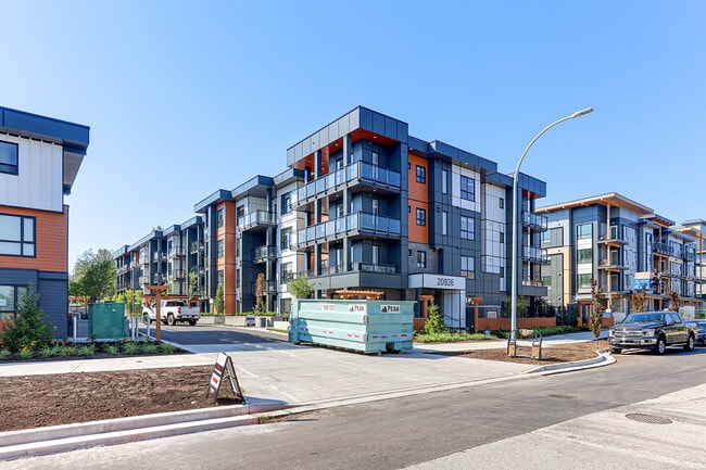 8233 208B St in Langley, BC - Building Photo - Building Photo