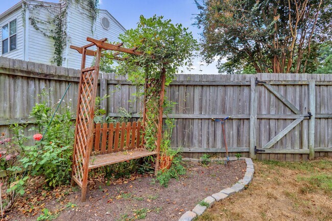304 Charity Ln in Newport News, VA - Building Photo - Building Photo