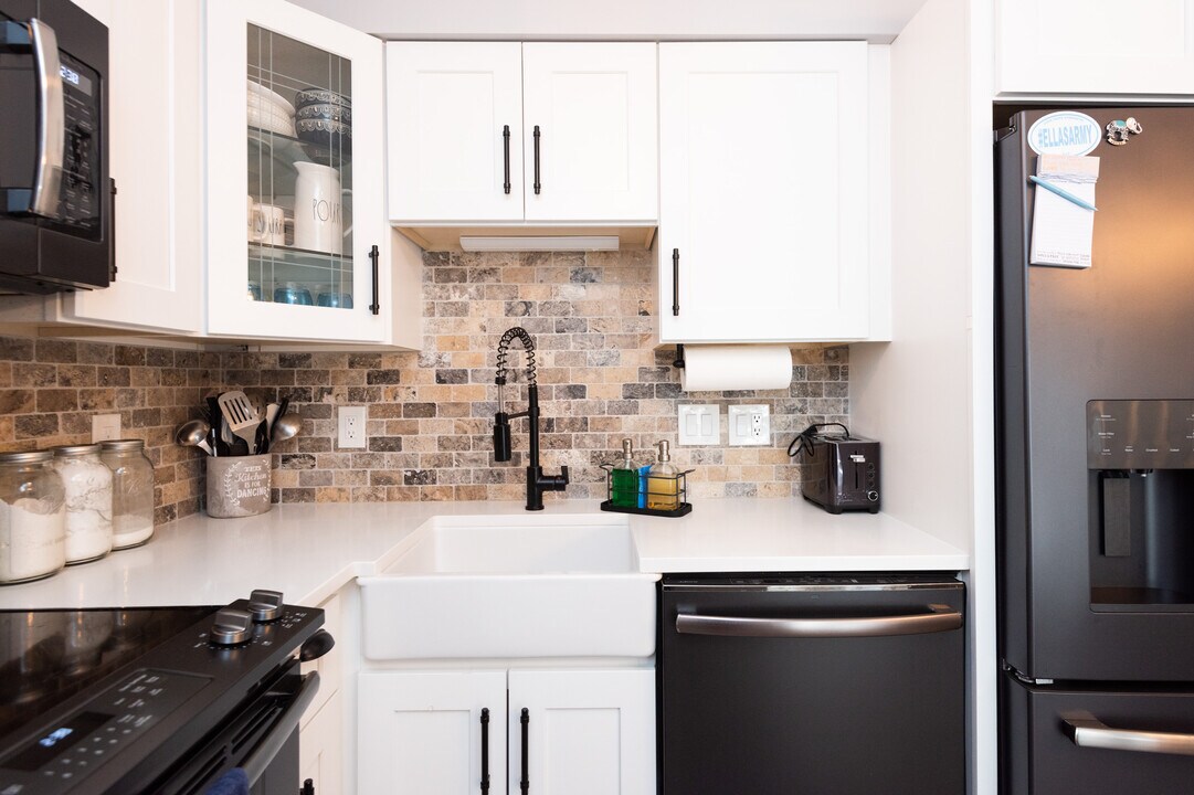 60 Rantoul St, Unit 407 in Beverly, MA - Building Photo