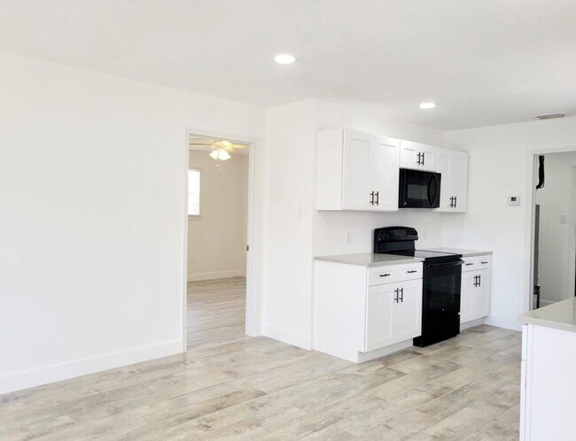 9765 Montana Ct in Bonita Springs, FL - Building Photo - Building Photo