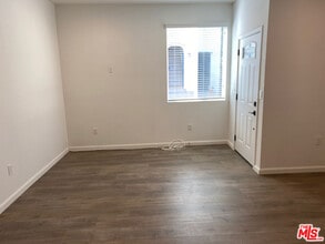 1112 Meadowbrook Ave in Los Angeles, CA - Building Photo - Building Photo