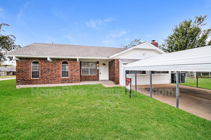 1001 NW 7th St in Moore, OK - Building Photo