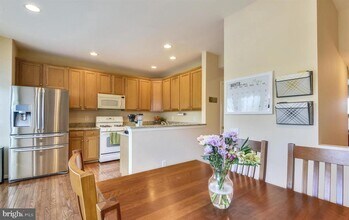 5011 Cool Fountain Ln in Centreville, VA - Building Photo - Building Photo