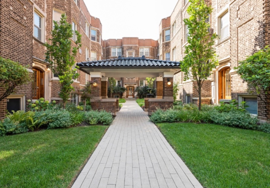 541 W Addison St in Chicago, IL - Foto de edificio