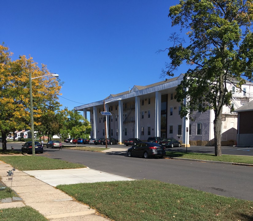 Mansion House Apartments in Roebling, NJ - Building Photo